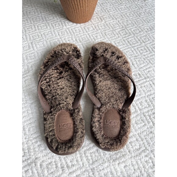 Women's UGG Brown Rubber Flip Flops Thong Sandals w/ Sheepskin Footbed Sz 6 Fluf - Picture 2 of 7